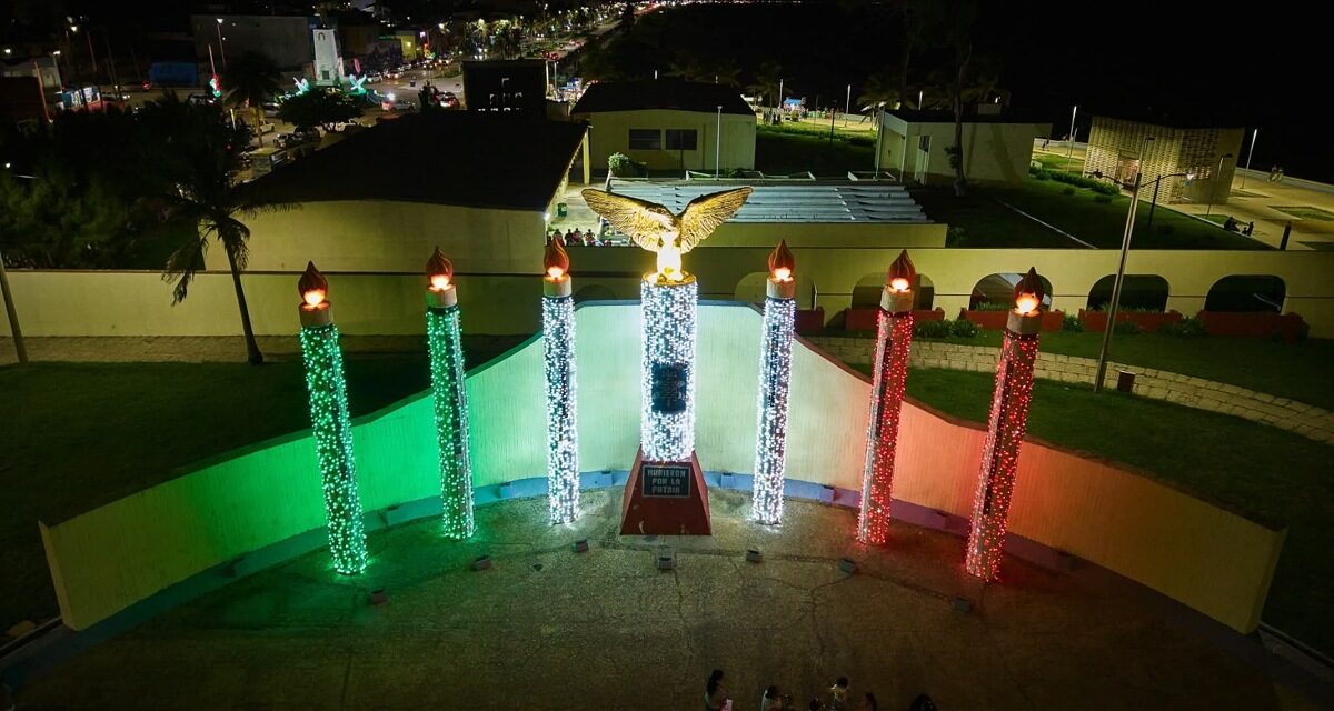 Ilumina Ayuntamiento espacios públicos de Coatzacoalcos con motivo del Mes Patrio
