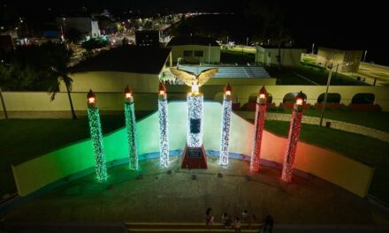 Ilumina Ayuntamiento espacios públicos de Coatzacoalcos con motivo del Mes Patrio