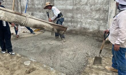 Realiza Ayuntamiento de Coatzacoalcos trabajos de bacheo con concreto en la colonia Hernández Ochoa