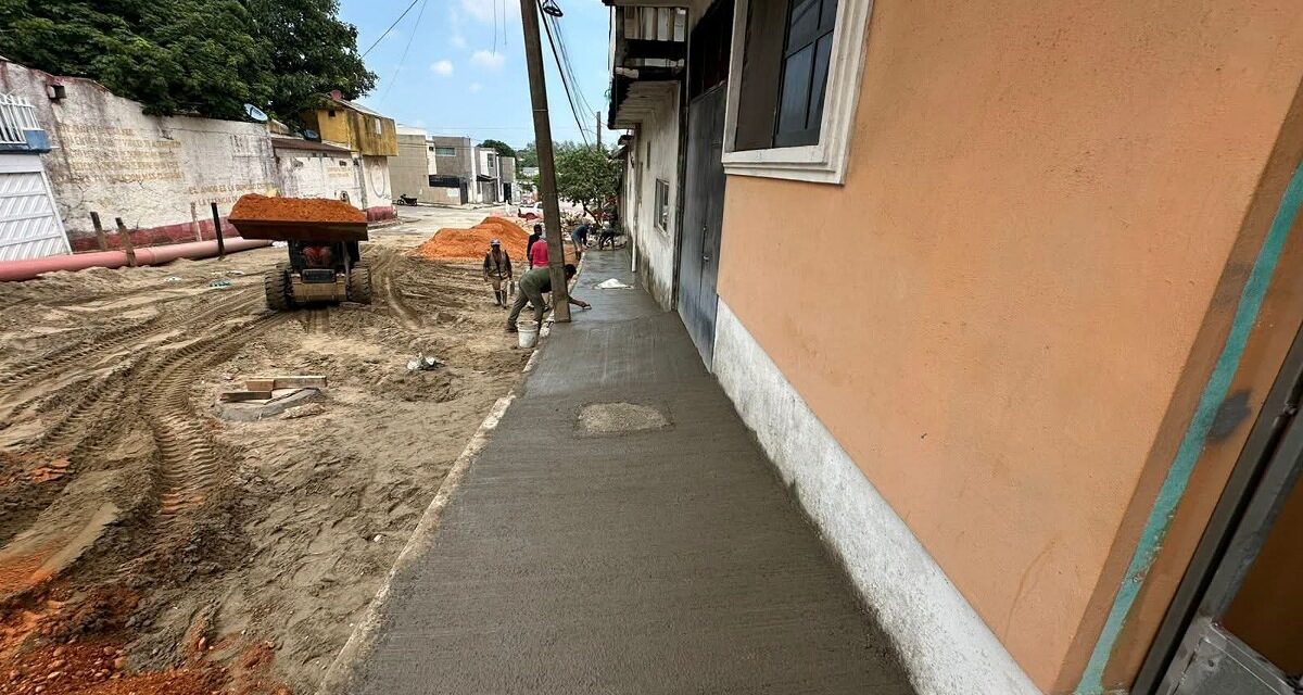 Rehabilita Ayuntamiento de Coatzacoalcos infraestructura hidráulica y vial en la calle Lucas Alamán