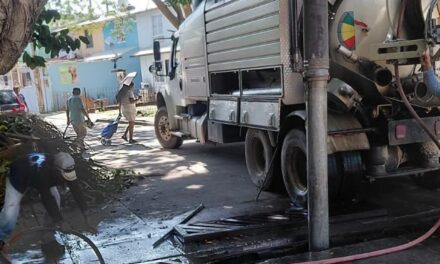 Refuerza Ayuntamiento de Coatzacoalcos mantenimiento de la red pluvial en la colonia Las Gaviotas