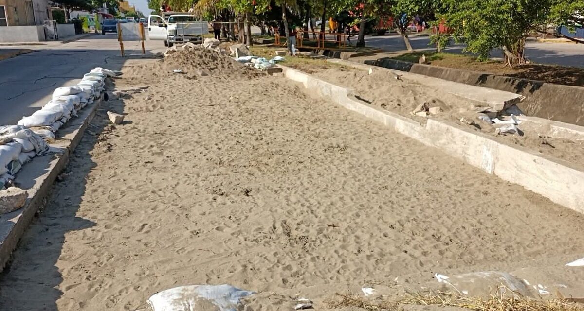 Despliega Ayuntamiento de Coatzacoalcos frentes simultáneos de bacheo y mejoramiento vial en diversos sectores