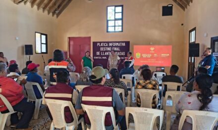 Sostiene Ayuntamiento de Coatzacoalcos reunión informativa con llanteros y talacheros para el manejo adecuado de neumáticos