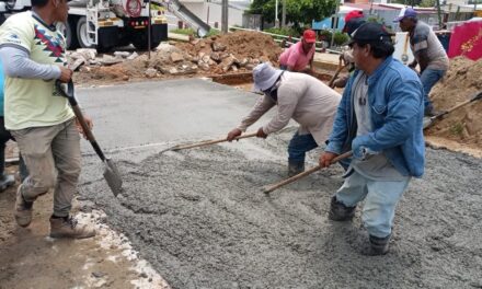 Mantiene Ayuntamiento jornada sabatina de rehabilitación vial y vaciado de concreto en Coatzacoalcos