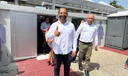 Reabren baños del Parque Independencia como prueba piloto de servicios públicos autosustentables