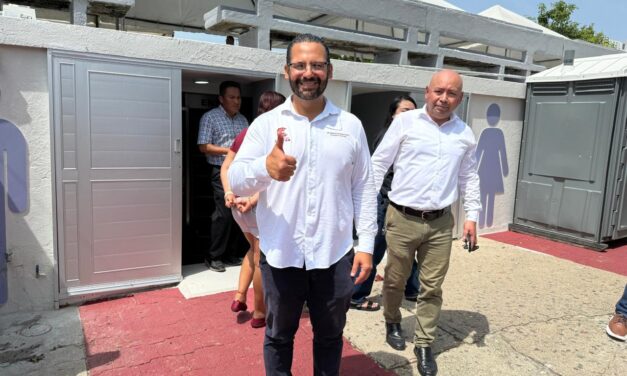 Reabren baños del Parque Independencia como prueba piloto de servicios públicos autosustentables