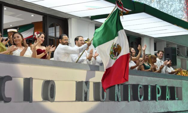 Encabeza Pedro Miguel Rosaldo su primer Grito de Independencia en Coatzacoalcos