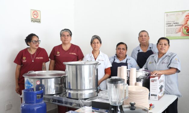 Gobierno de Veracruz cumple petición de trabajadores del Hospital General de Córdoba, entrega de cocina