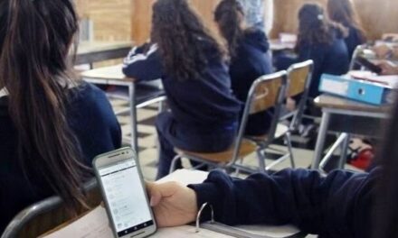 En Veracruz queda restringido el uso de celulares en nivel básico, así como nivel medio para los menores