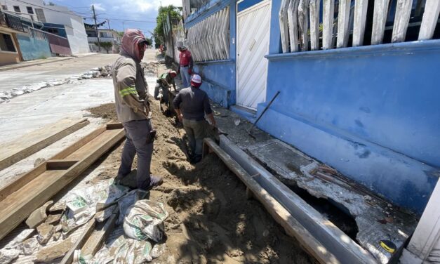 Continúan trabajos para mejorar vialidades en Coatzacoalcos