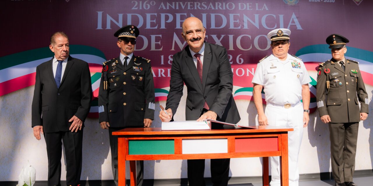 Gobierno de Veracruz realiza Guardias de Honor por el 216 aniversario del inicio de la Independencia de México