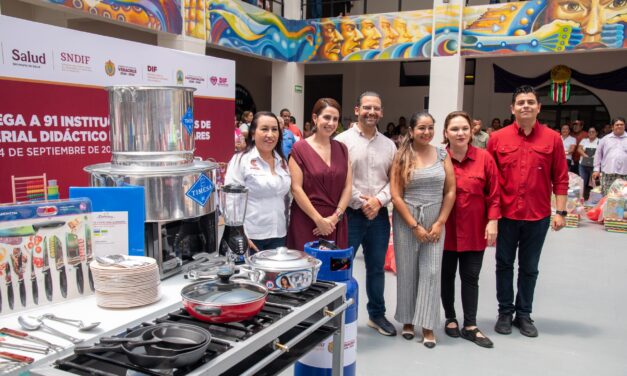 Benefician a 91 escuelas de Coatzacoalcos con material didáctico y cocinas escolares