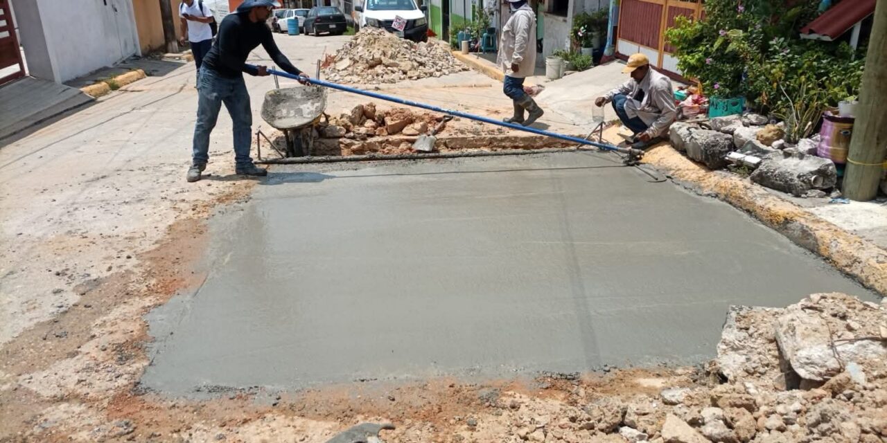 ​Inicia Ayuntamiento de Coatzacoalcos el mes patrio con obras de pavimentación en Mundo Nuevo​