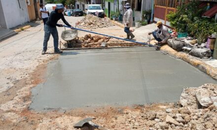 ​Inicia Ayuntamiento de Coatzacoalcos el mes patrio con obras de pavimentación en Mundo Nuevo​