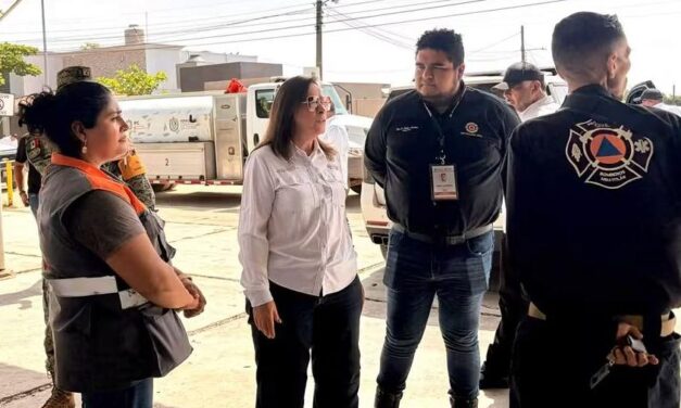 Supervisa Gobernadora atención a incendio en planta de sal de Jáltipan; situación está controlada