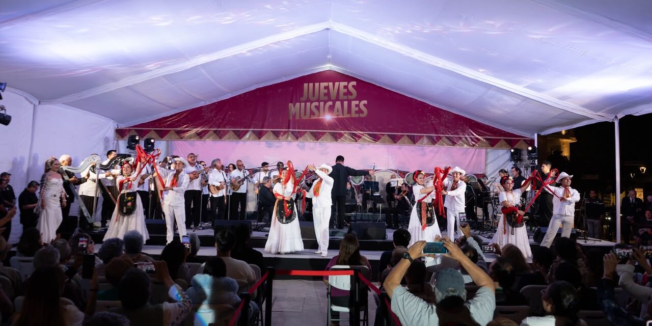 Raíces de Veracruz, con amor a Xalapa, llenó de tradición y talento el jueves musical