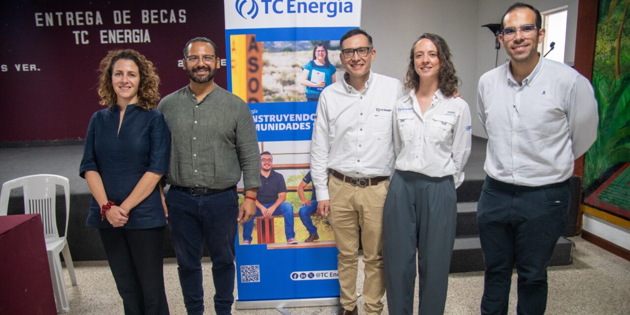 Atestigua Pedro Miguel Rosaldo entrega de 12 becas de TC Energía a jóvenes de Coatzacoalcos
