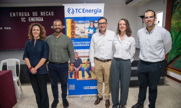Atestigua Pedro Miguel Rosaldo entrega de 12 becas de TC Energía a jóvenes de Coatzacoalcos