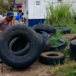 Sanean espacios públicos en Coatzacoalcos con el retiro de neumáticos en desuso en Santa Martha