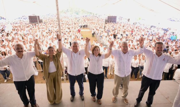 Reconoce Gobernadora Rocío Nahle labor del magisterio y refrenda respaldo a la educación pública