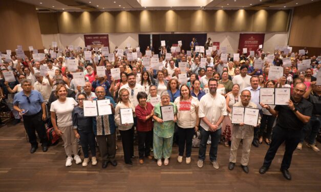Justicia social: 535 trabajadores y pensionados de Veracruz dejan atrás sus créditos de vivienda