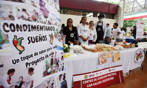 Participan estudiantes de CAM en 4.ª edición de la Expo Venta Manos con Talento