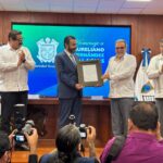Aureliano Hernández Palacios Cardel asiste a homenaje en la Facultad de Derecho de la UV