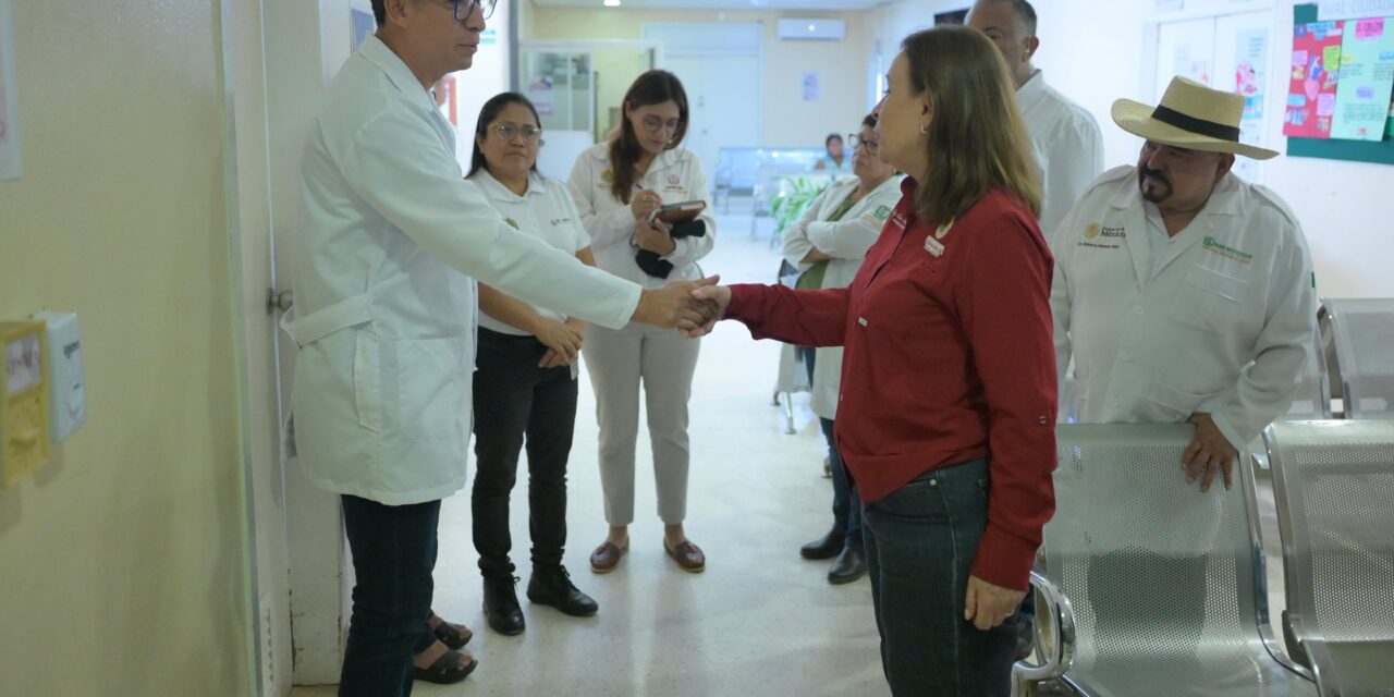 Rocío Nahle reconoce vocación del personal de salud del Hospital de José Azueta
