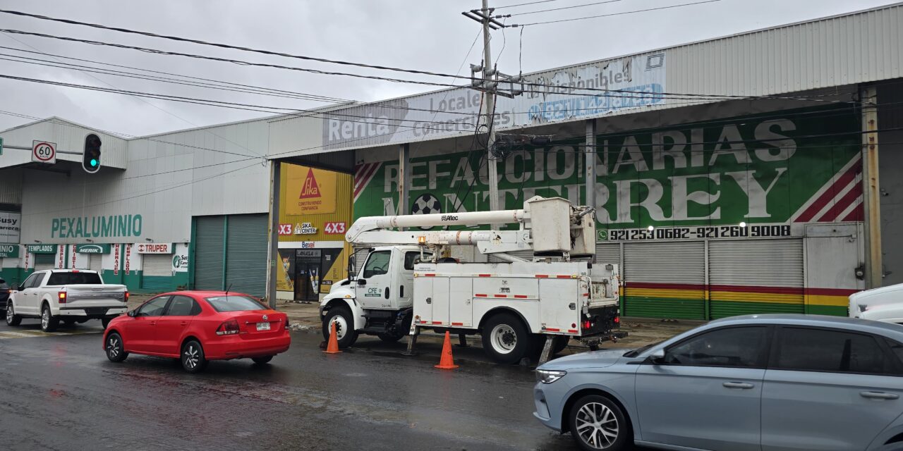 Más de 100 empleados y 45 plantas de luz atenderán afectaciones de electricidad en Coatzacoalcos