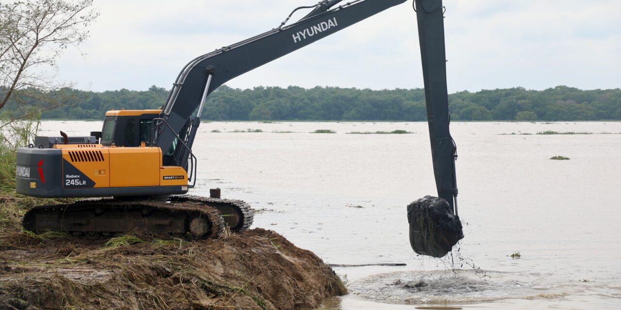 Atención inmediata y desazolve reducen niveles de agua en zonas inundadas de Nanchital