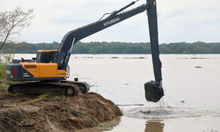 Atención inmediata y desazolve reducen niveles de agua en zonas inundadas de Nanchital