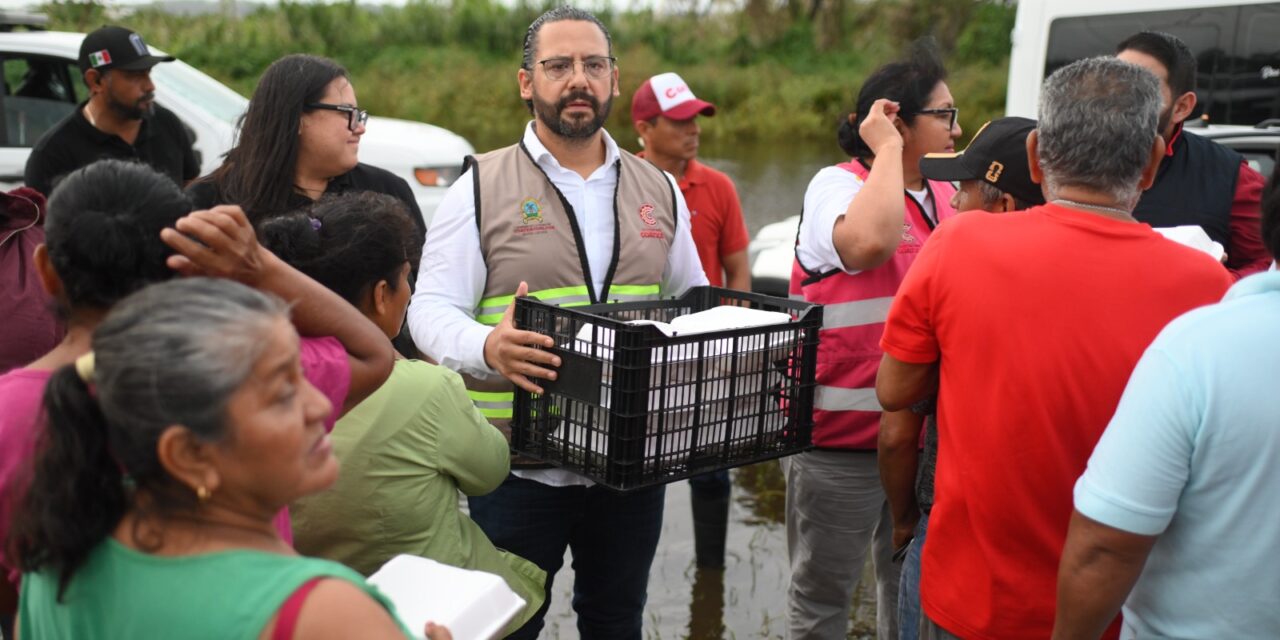 Recorre Pedro Miguel Rosaldo colonias afectadas por el Frente Frío 2, entrega comidas calientes y frazadas