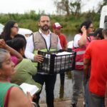 Recorre Pedro Miguel Rosaldo colonias afectadas por el Frente Frío 2, entrega comidas calientes y frazadas