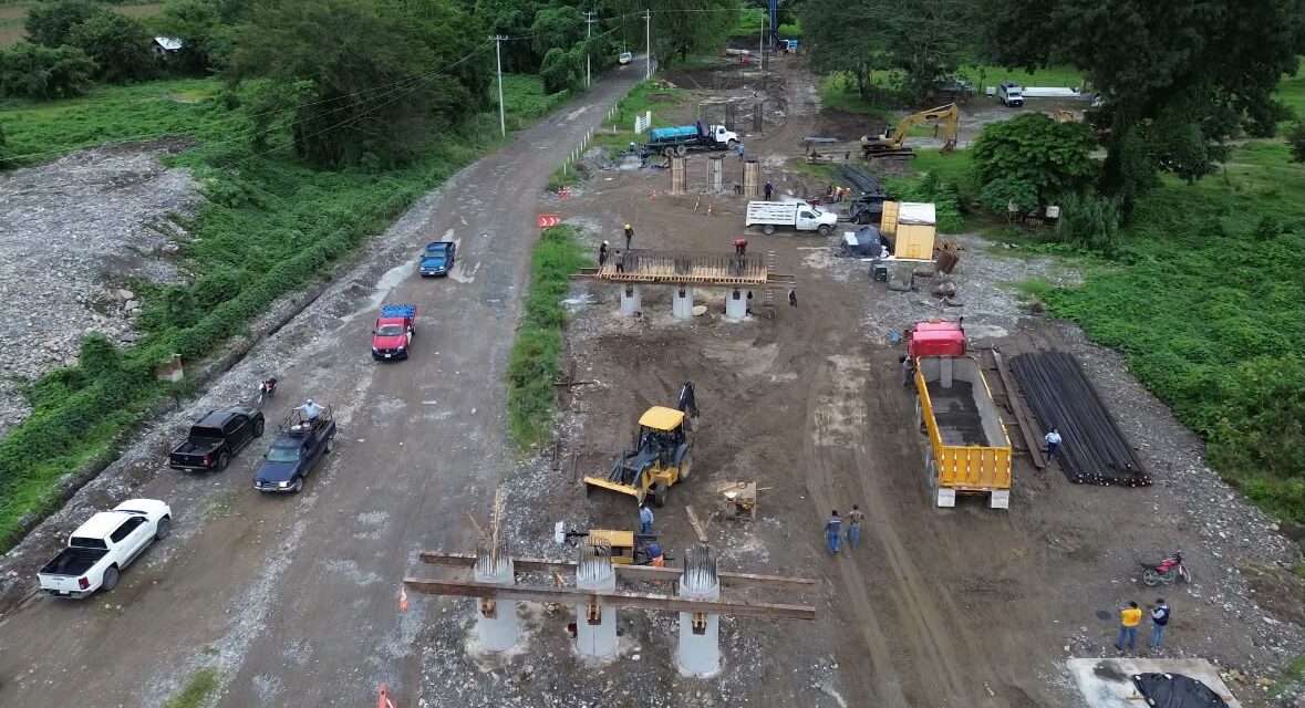 Avanza construcción del puente Oxitempa en Ixhuatlán de Madero