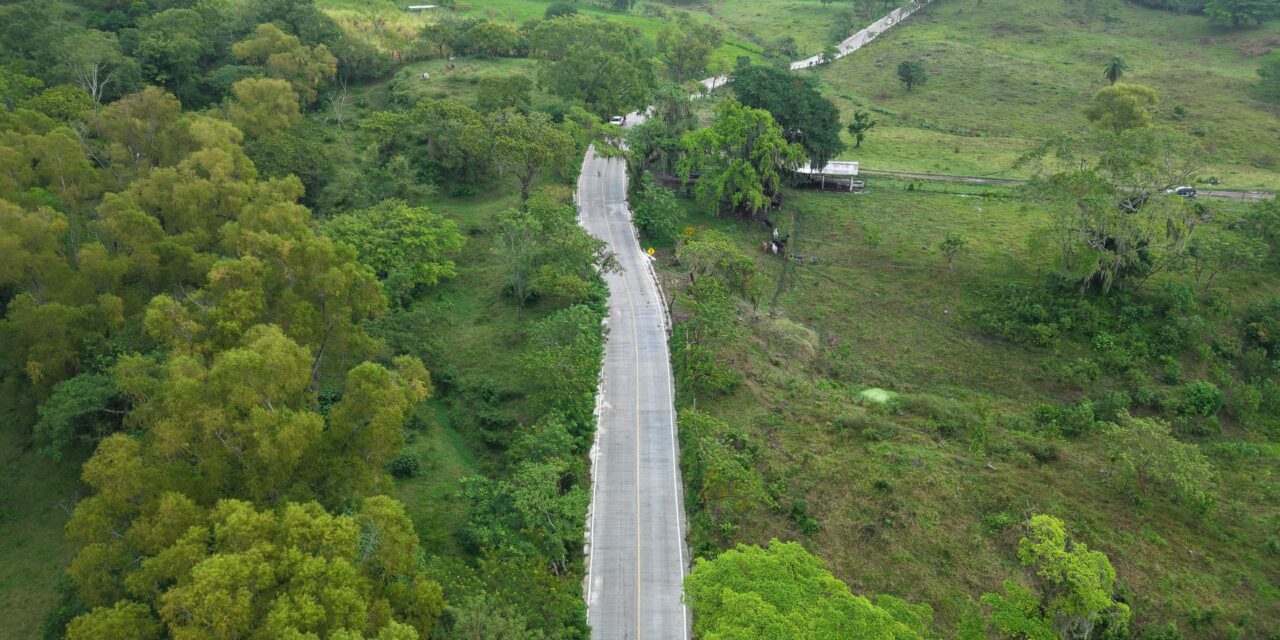 Entrega Rocío Nahle 2.2 km de carretera de concreto hidráulico entre Yecuatla y Colipa