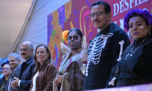 Entre ánimas y leyendas, veracruzanos dan vida al Mictlán con Desfile Monumental