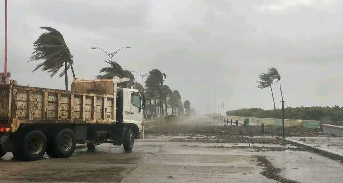 Mantiene el Ayuntamiento de Coatzacoalcos operativo permanente de rehabilitación en la franja costera