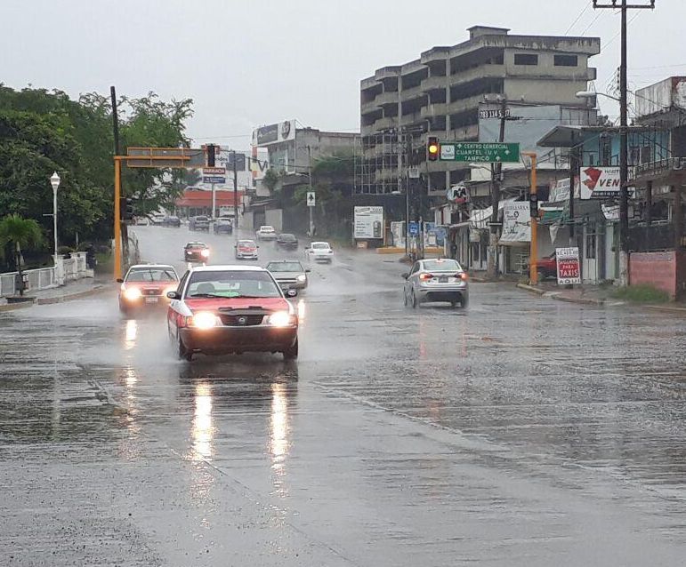 Huracán ‘Isaías’ en el Golfo de México se aleja del país, sin embargo, genera lluvias en el sur