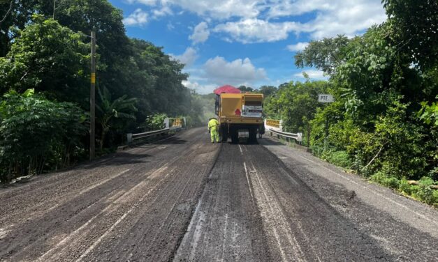 Avanza SICT en la construcción periódica de carreteras federales en Veracruz